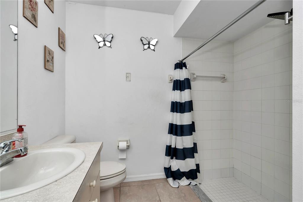 13800 Southwest 33rd Court Road Ocala, FL 34473 - Photo 28 of 42 a bathroom with a sink a toilet and shower