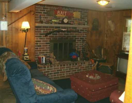 332 Reservoir Road Apollo, PA 15613 - Photo 6 of 8 Den/Family/Great Room.