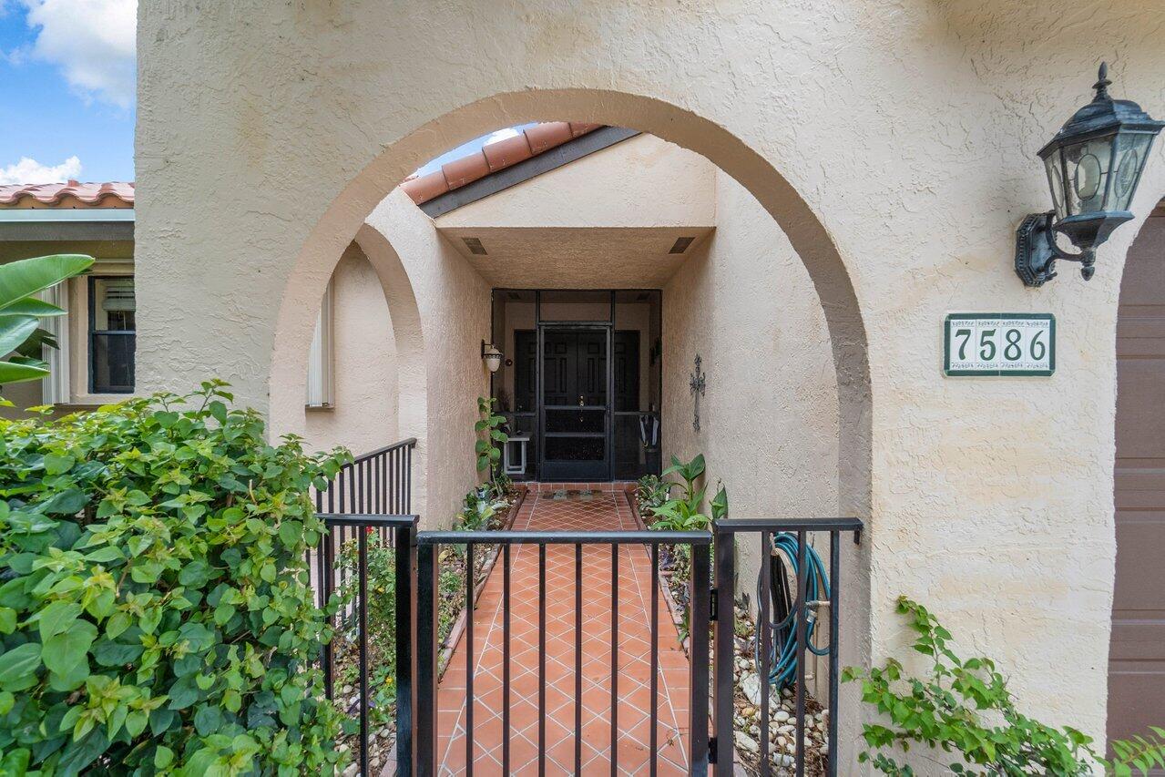 7586 Solimar Circle Boca Raton, FL 33433 - Photo 6 of 36 004-7586SolimarCircle-BocaRaton-FL-33433