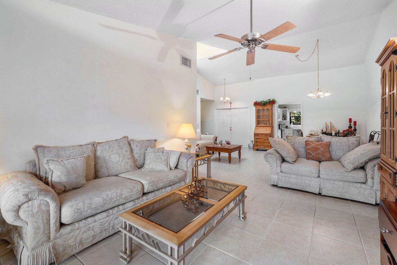 7586 Solimar Circle Boca Raton, FL 33433 - Photo 8 of 36 008-7586SolimarCircle-BocaRaton-FL-33433