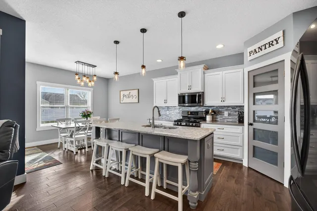 $625,000 | 339 Hillside Drive, Eldridge, IA 52748