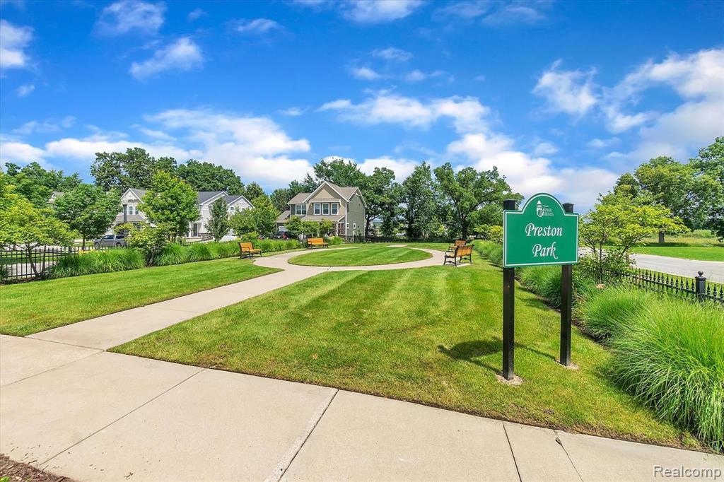 1611 Town Commons Drive Howell, MI 48855 - Photo 31 of 37