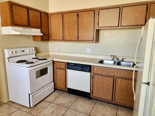 $825 | 2846 East Kathleen Road, Unit 102, Phoenix, AZ 85032