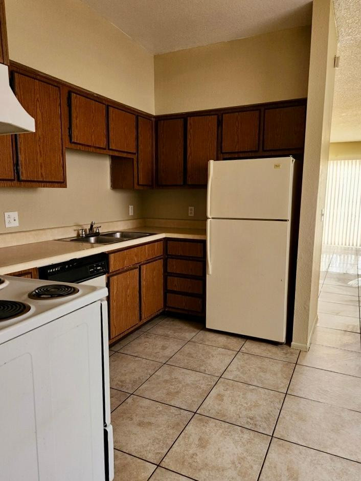 2846 East Kathleen Road, Unit 102 Phoenix, AZ 85032 - Photo 2 of 11 Photo #2