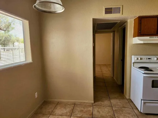 $825 | 2846 East Kathleen Road, Unit 102, Phoenix, AZ 85032
