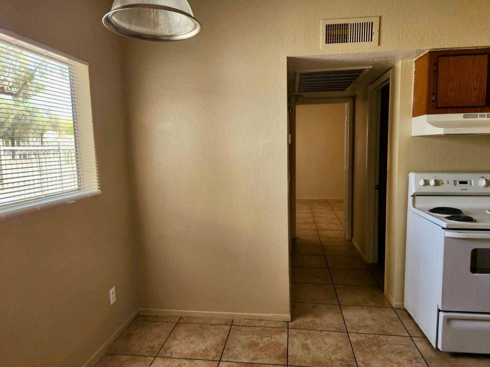 2846 East Kathleen Road, Unit 102 Phoenix, AZ 85032 - Photo 3 of 11 Photo #3