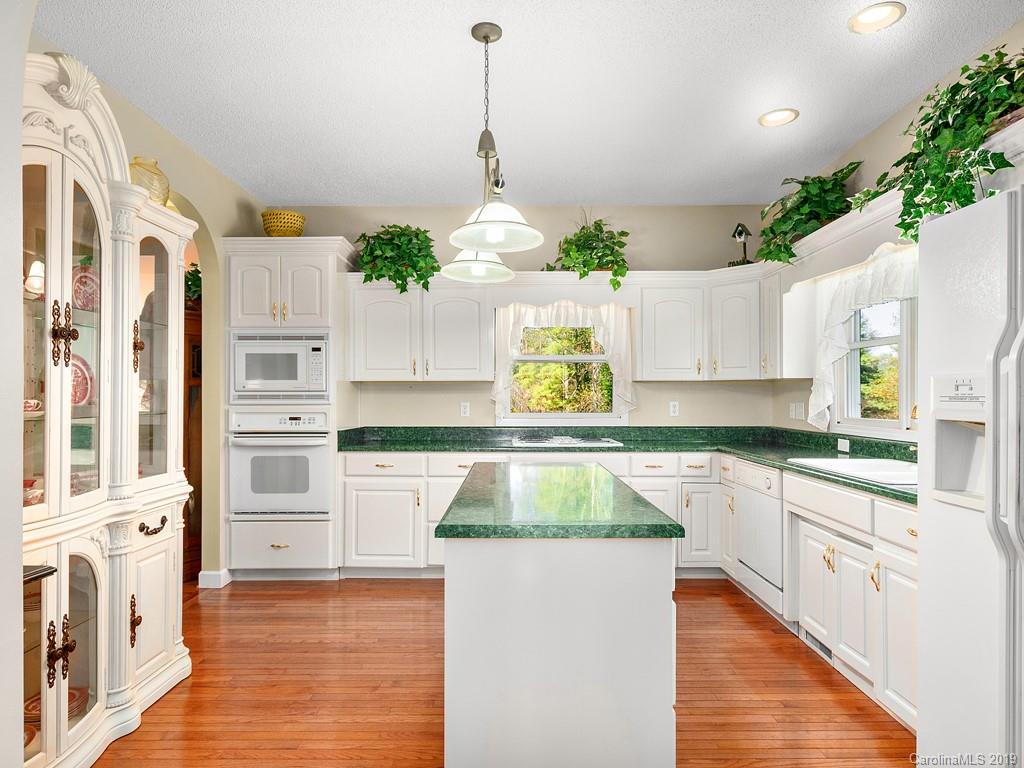 29 Hickory Nut Cove Road Fairview, NC 28730 - Photo 10 of 36 Gallery Image 10