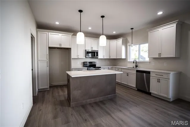 $750,000 | 711 Mosley Court, Fenton, MO 63026