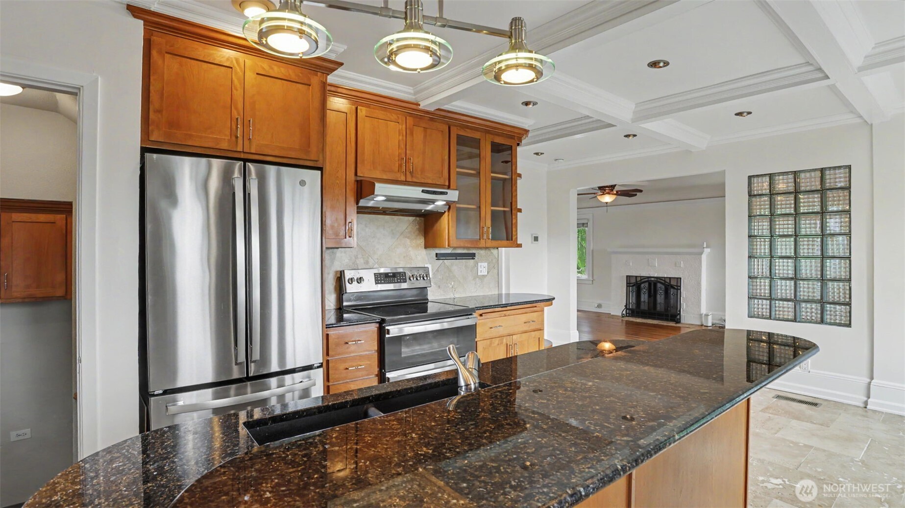 5958 35th Avenue Southwest Seattle, WA 98126 - Photo 4 of 29