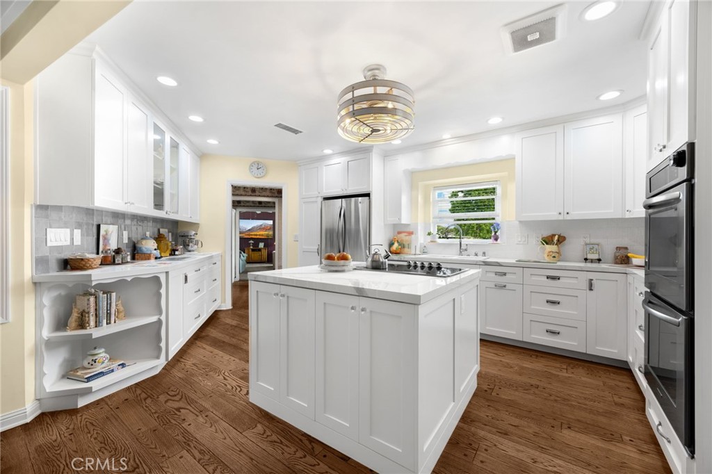 419 East Sunny Hills Road Fullerton, CA 92835 - Photo 4 of 33