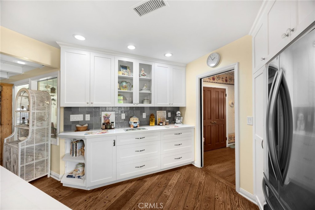 419 East Sunny Hills Road Fullerton, CA 92835 - Photo 5 of 33