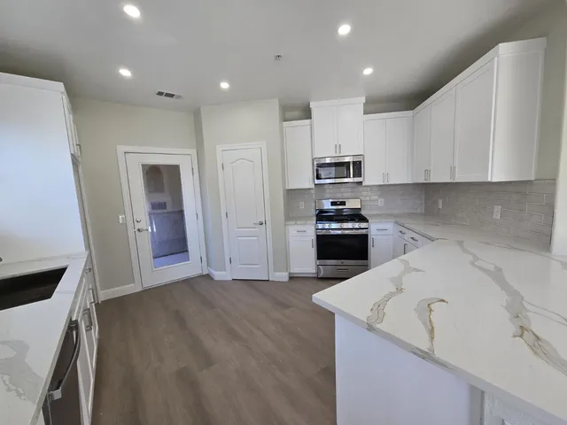 $425,000 | 1300 Milano Drive, Unit 7, West Sacramento, CA 95691
