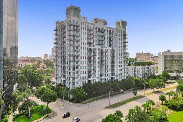 $2,700 | 300 South Australian Avenue, Unit 1009, West Palm Beach, FL 33401