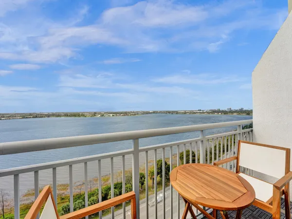 $2,700 | 300 South Australian Avenue, Unit 1009, West Palm Beach, FL 33401