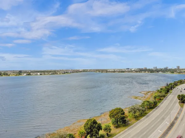 $2,700 | 300 South Australian Avenue, Unit 1009, West Palm Beach, FL 33401