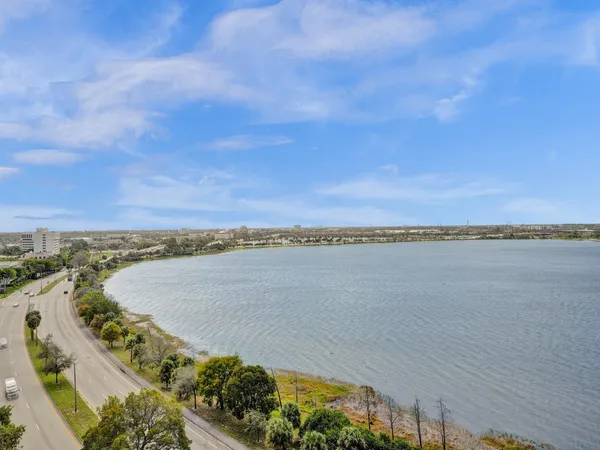 $2,700 | 300 South Australian Avenue, Unit 1009, West Palm Beach, FL 33401