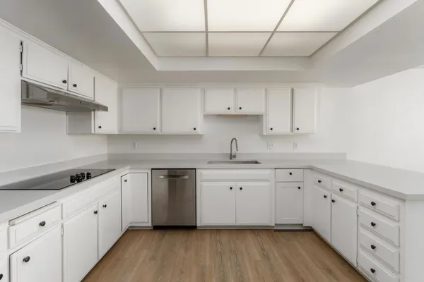 $4,995 | 2420 Torrey Pines Road, Unit B303, La Jolla, CA 92037