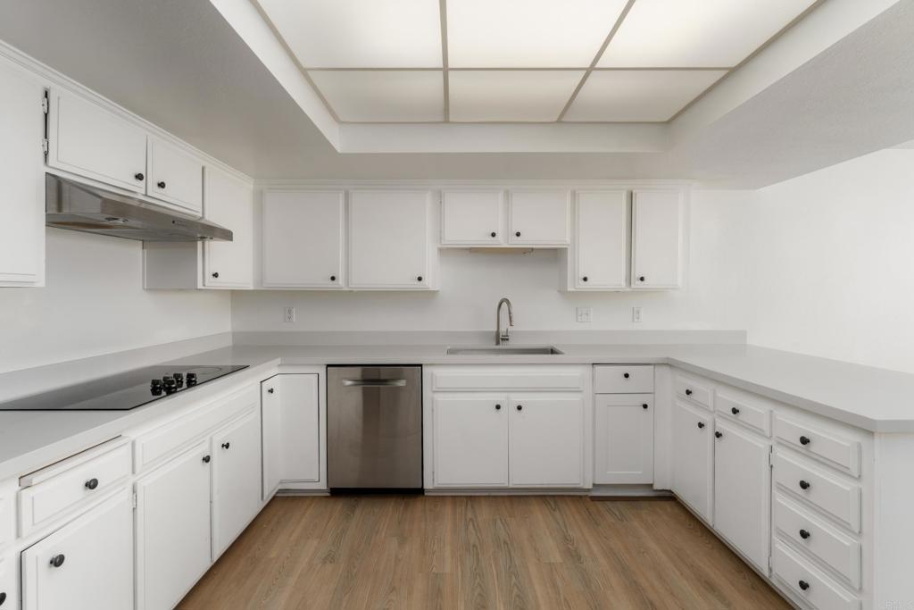 2420 Torrey Pines Road, Unit B303 La Jolla, CA 92037 - Photo 17 of 35