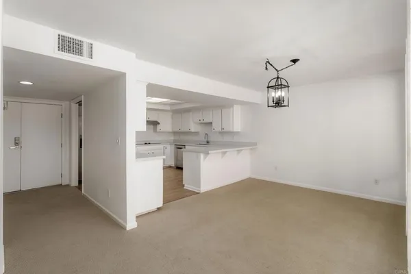 $4,995 | 2420 Torrey Pines Road, Unit B303, La Jolla, CA 92037