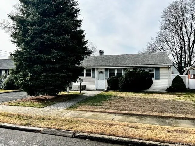 $4,000 | 180 Elmwood Street, Valley Stream, NY 11581