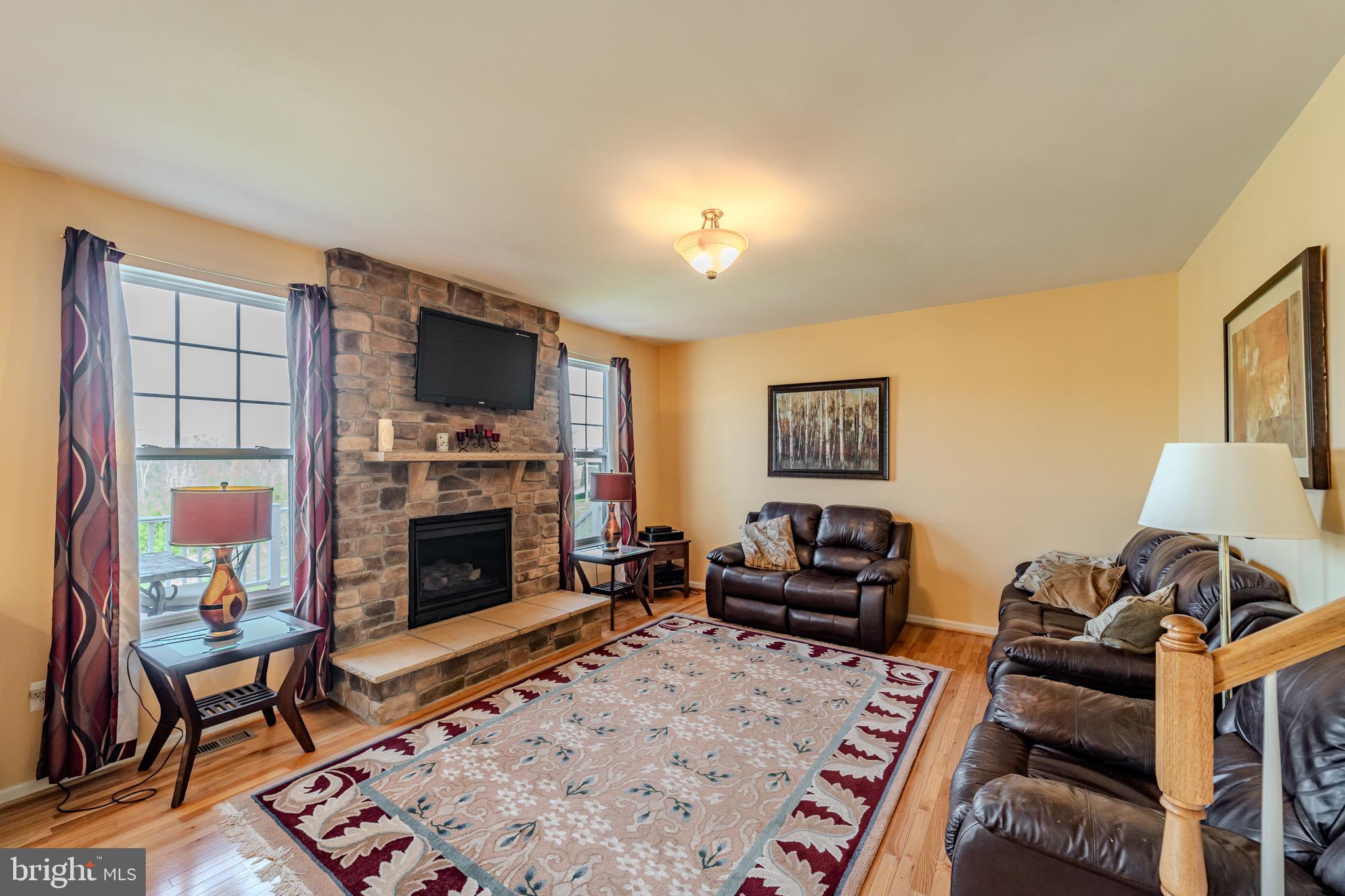 15487 Ann Arden Avenue Woodbridge, VA 22193 - Photo 7 of 35