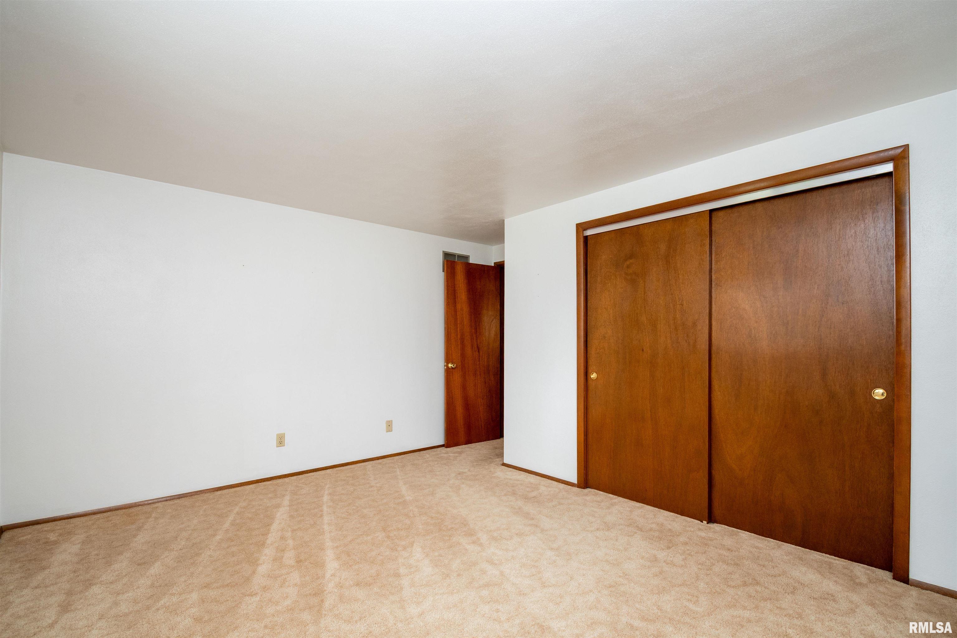 5210 West Airways Road Peoria, IL 61607 - Photo 15 of 33