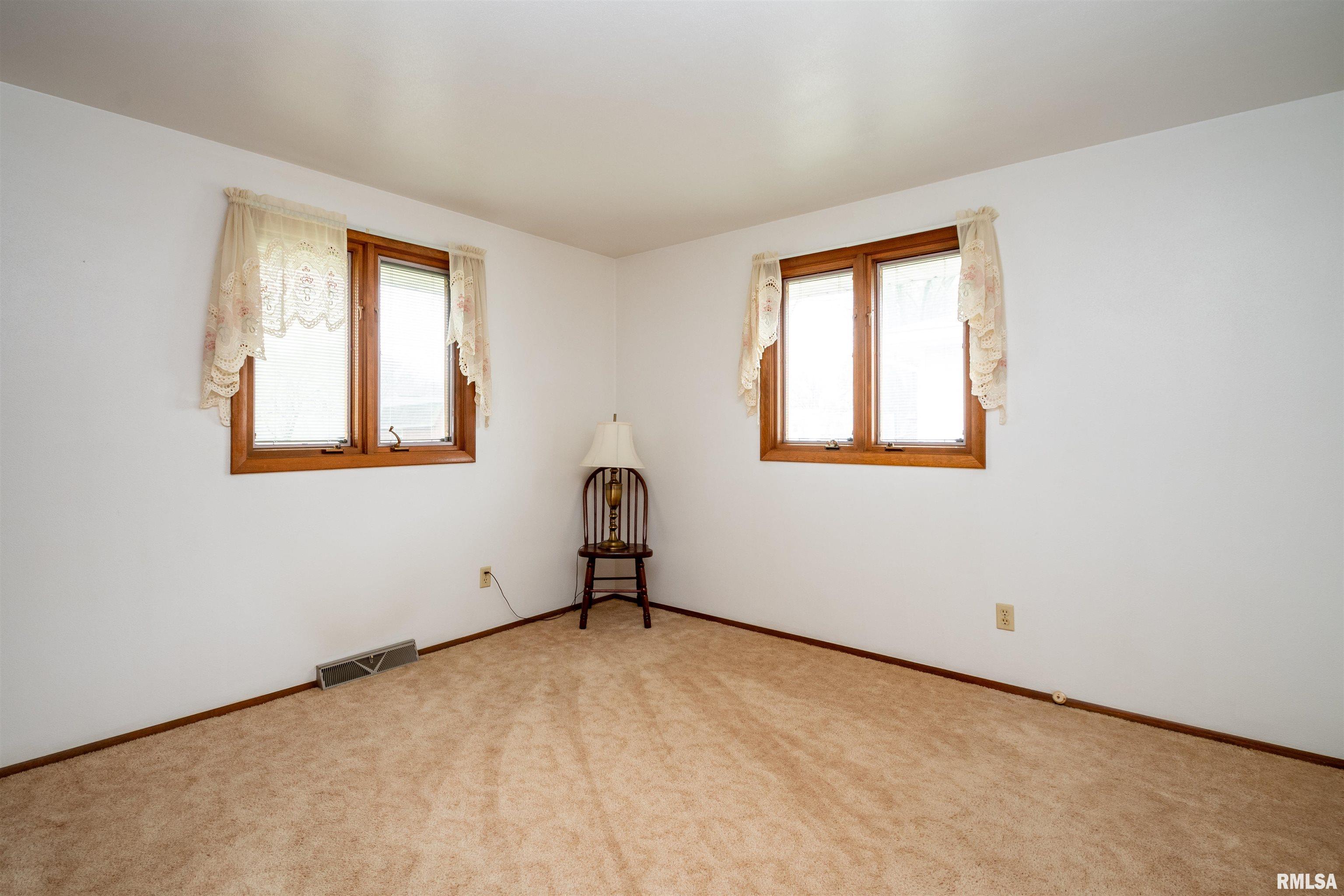 5210 West Airways Road Peoria, IL 61607 - Photo 16 of 33