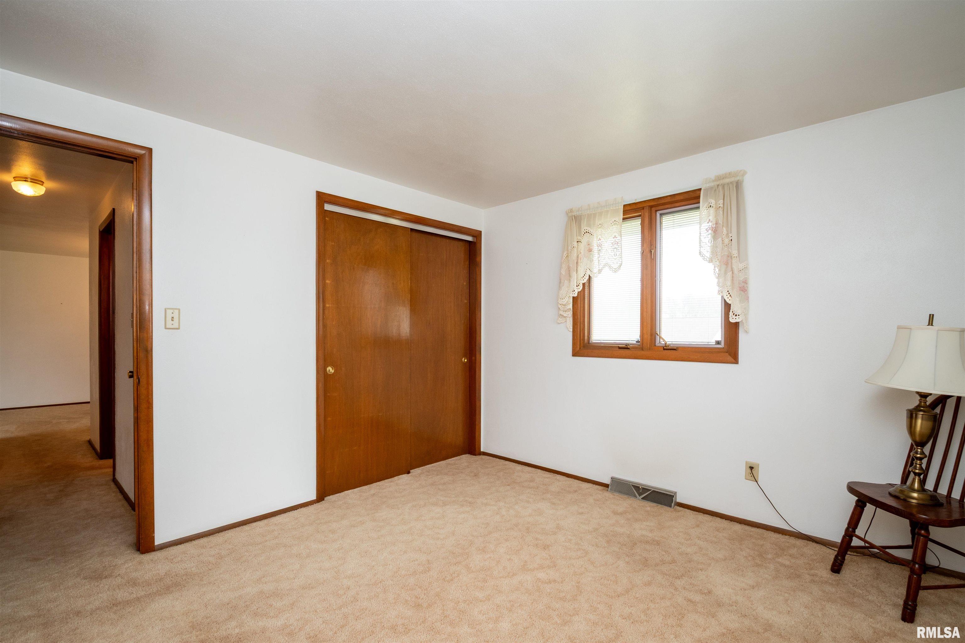 5210 West Airways Road Peoria, IL 61607 - Photo 17 of 33