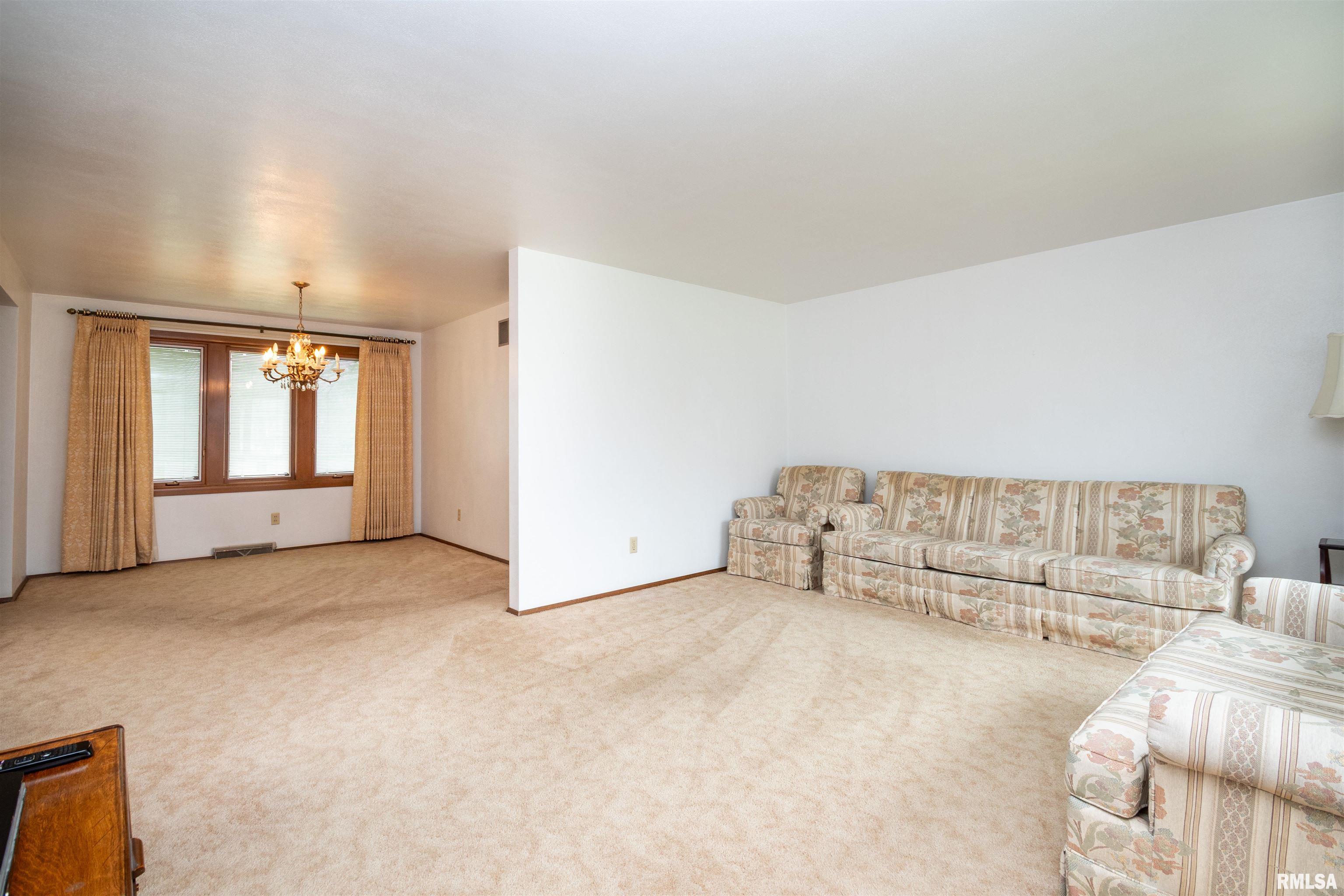 5210 West Airways Road Peoria, IL 61607 - Photo 3 of 33