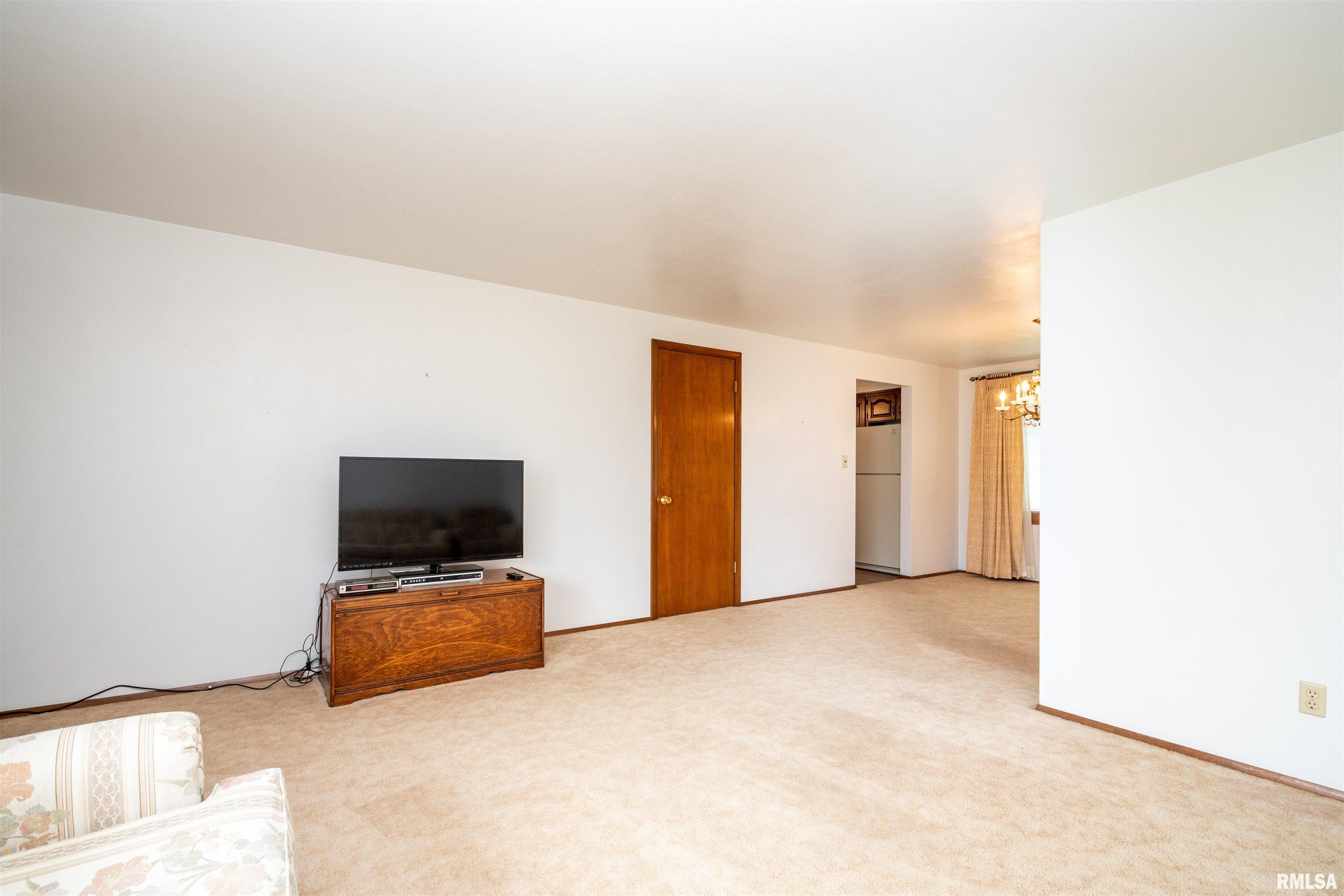 5210 West Airways Road Peoria, IL 61607 - Photo 5 of 33