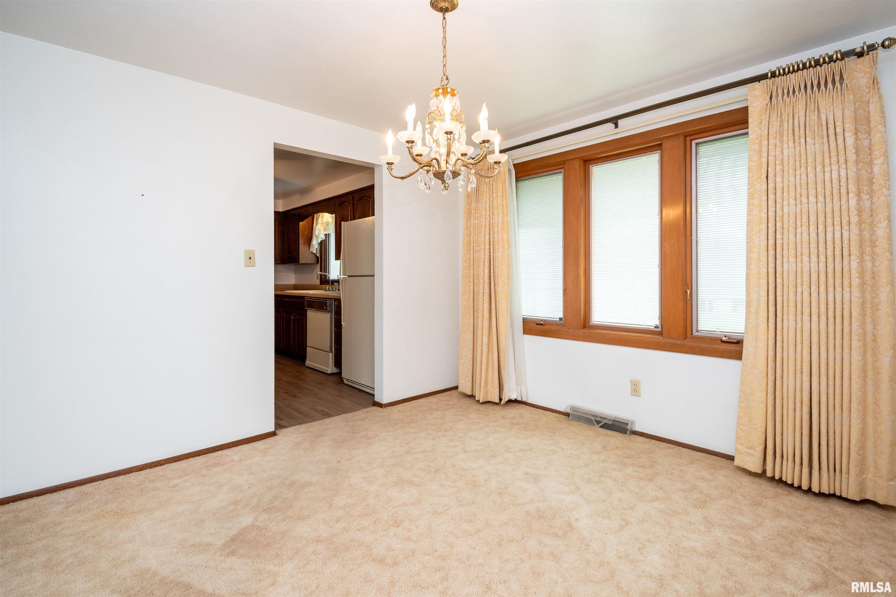 5210 West Airways Road Peoria, IL 61607 - Photo 6 of 33