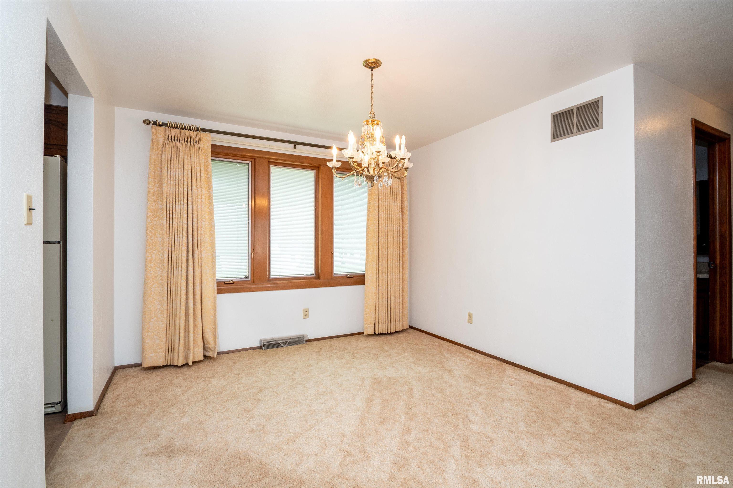 5210 West Airways Road Peoria, IL 61607 - Photo 7 of 33