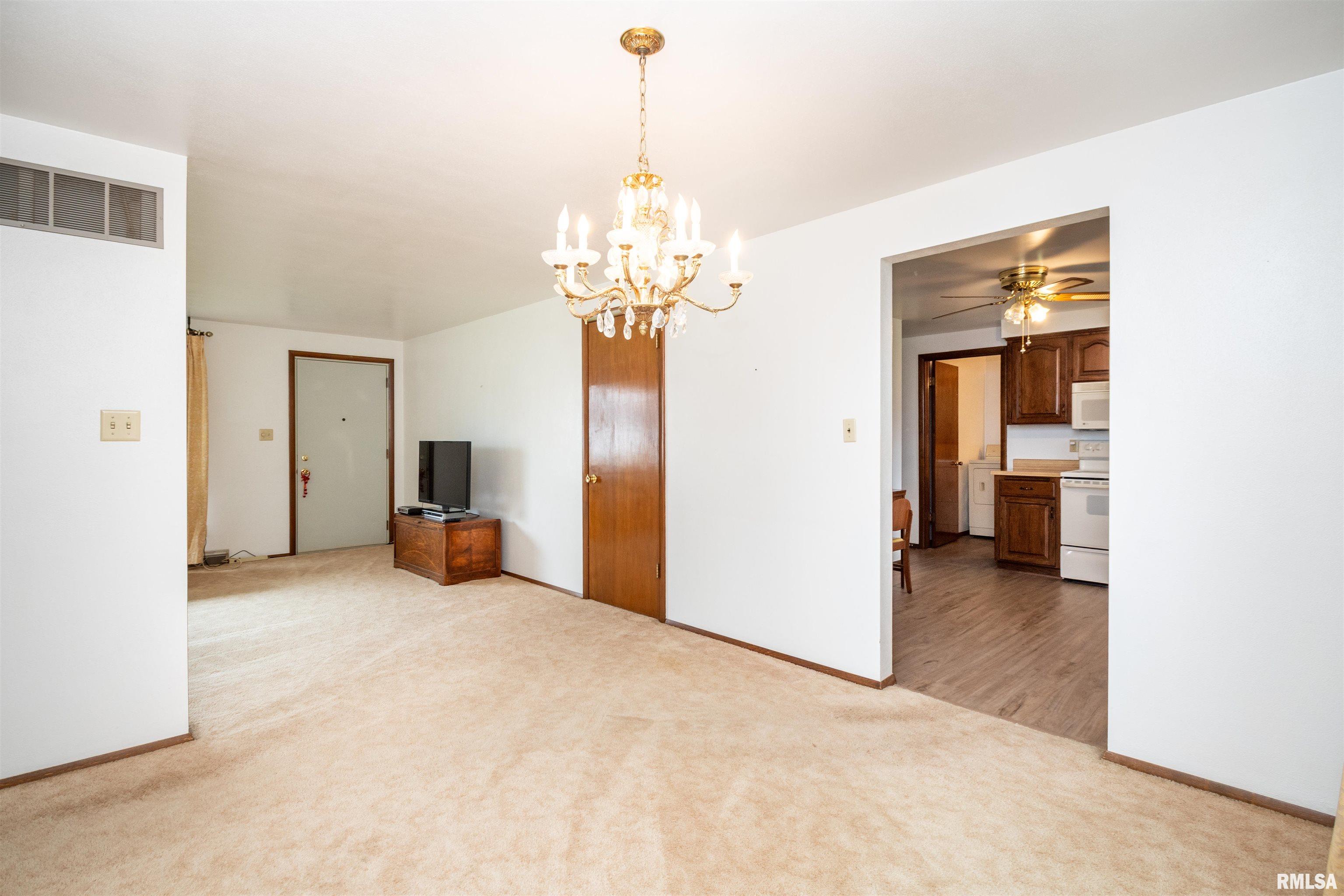 5210 West Airways Road Peoria, IL 61607 - Photo 8 of 33