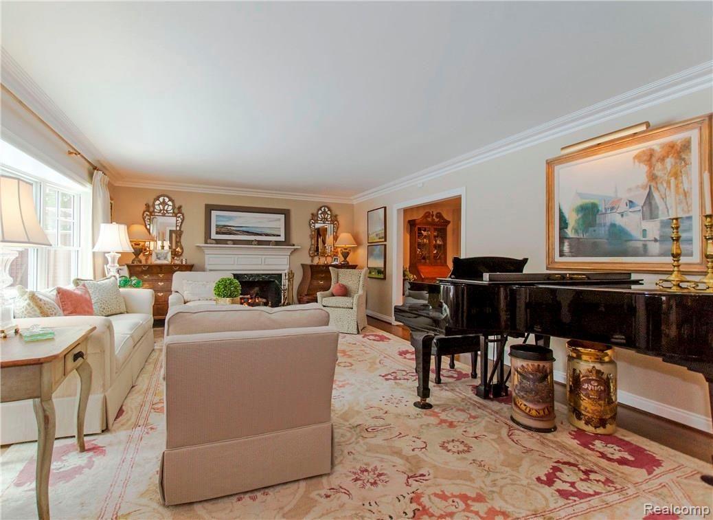 566 Shelden Road Grosse Pointe, MI 48236 - Photo 10 of 73 8.jpg