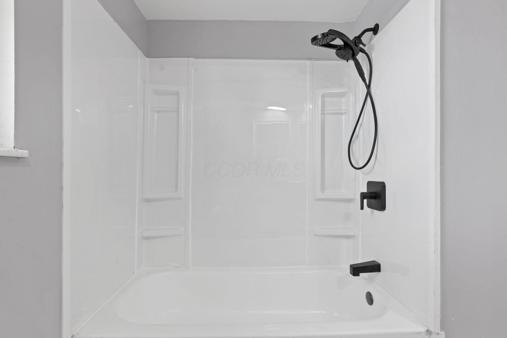 1698 Woodcrest Road Columbus, OH 43232 - Photo 27 of 51 27-web-or-mls-0D3A2355