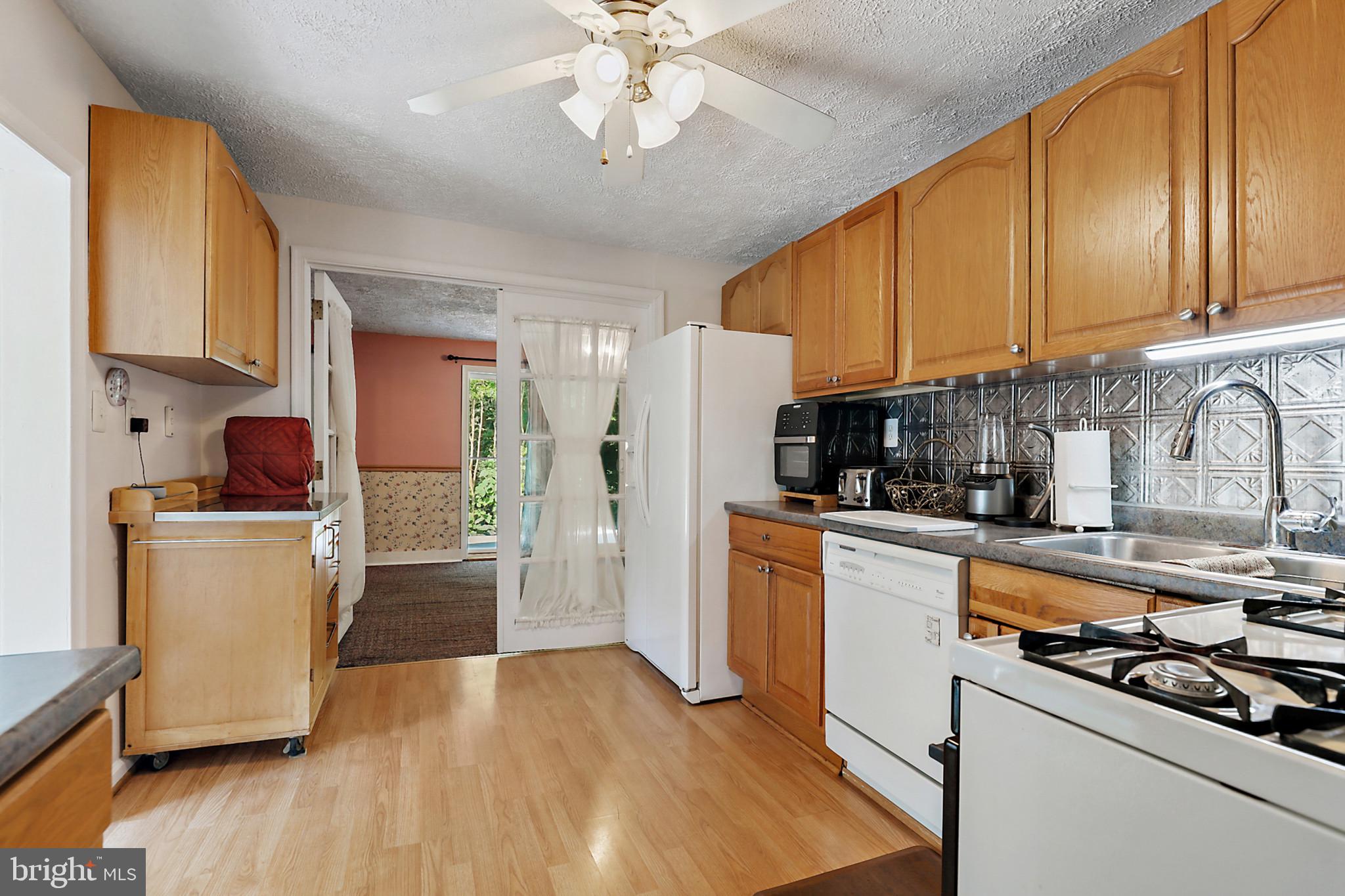 524 South Stepney Road Aberdeen, MD 21001 - Photo 5 of 40 Kitchen