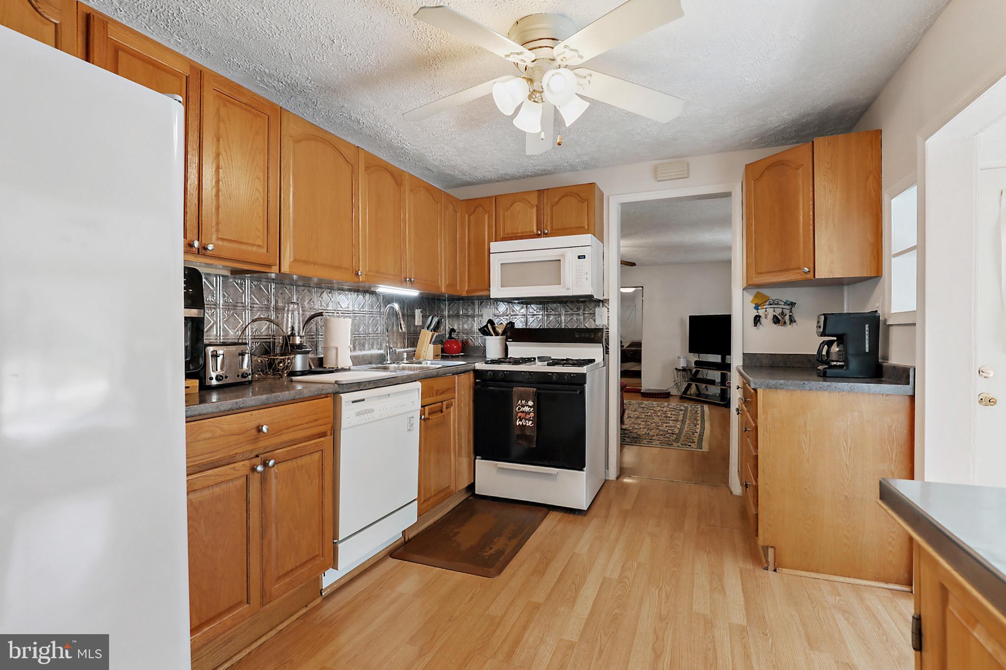 524 South Stepney Road Aberdeen, MD 21001 - Photo 7 of 40 Kitchen