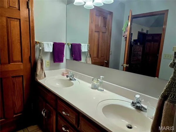 $315,000 | 909 Daytona Drive, Lebanon, MO 65536