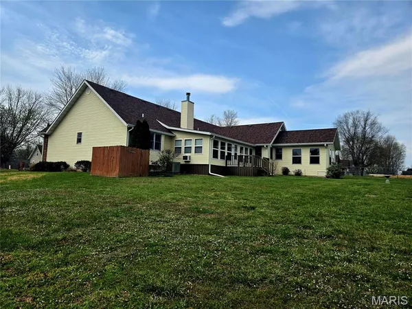 $315,000 | 909 Daytona Drive, Lebanon, MO 65536