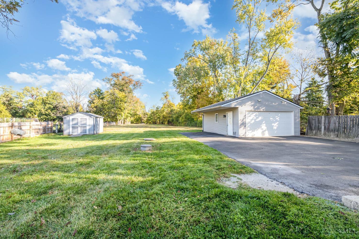 2886 Compton Road Cincinnati, OH 45251 - Photo 7 of 35