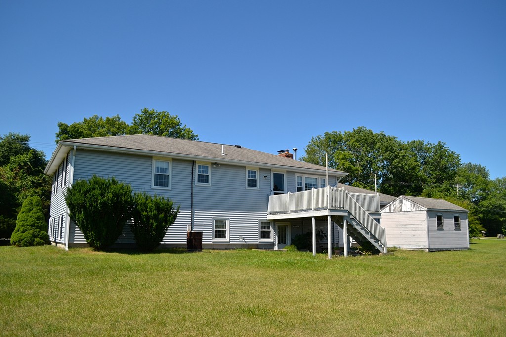 722 Snipatuit Road Rochester, MA 02770 - Photo 2 of 15 a front view of a house with a garden