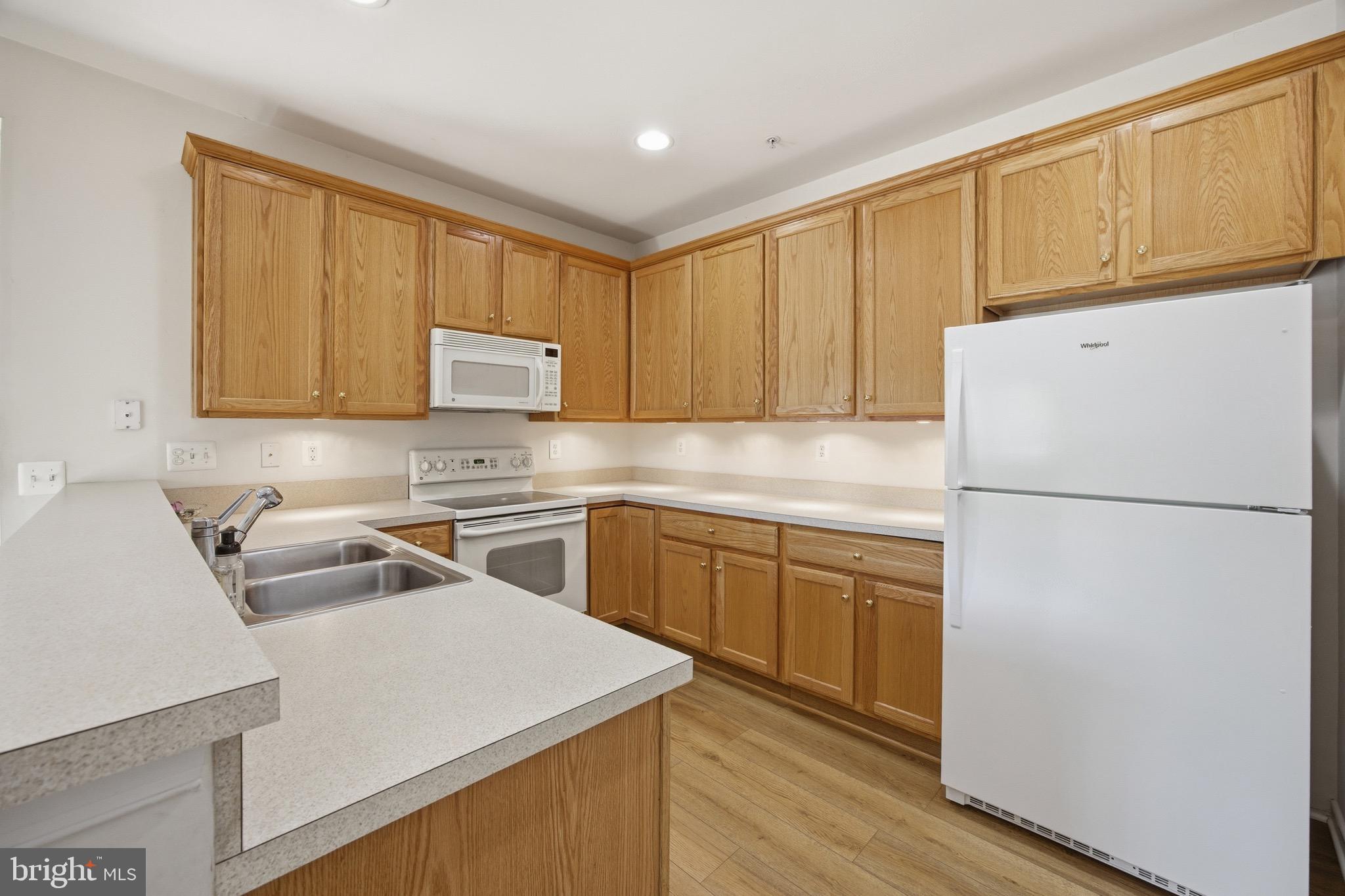 712 Emerald Way, Unit 3 Odenton, MD 21113 - Photo 6 of 39 Kitchen