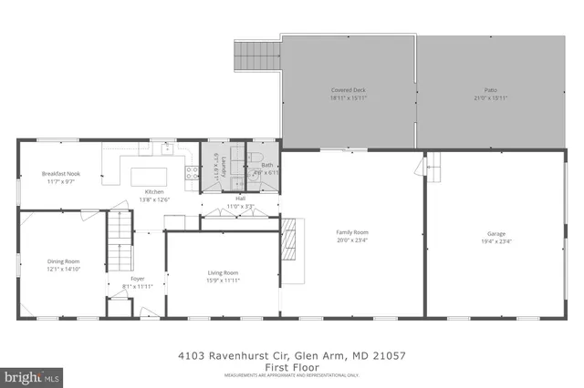 a black and white photo of a black and white photo