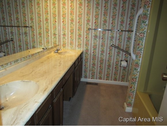 2011 Cardinal Drive Springfield, IL 62704 - Photo 6 of 9
