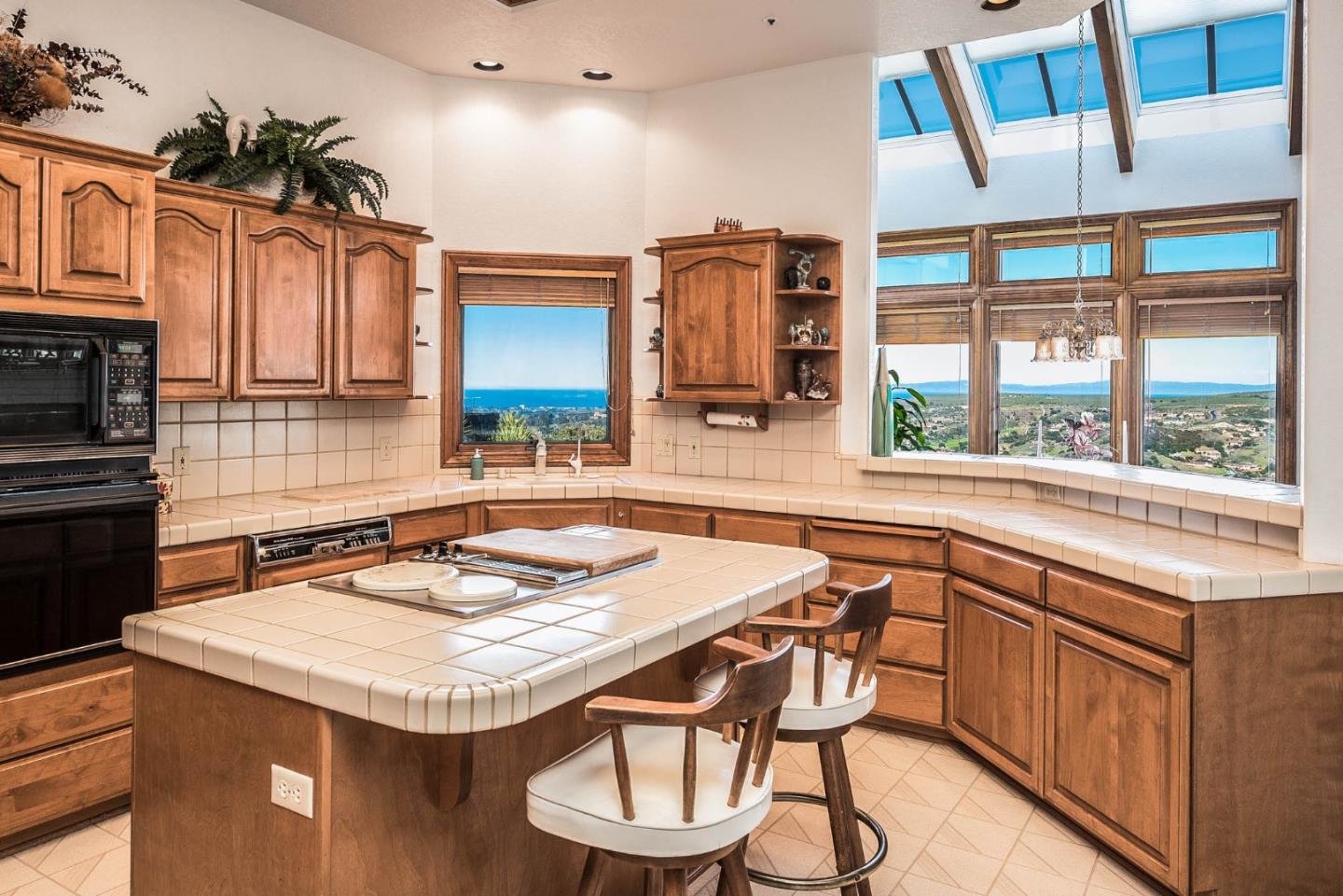 11571 Spur Road Monterey, CA 93940 - Photo 10 of 46 Gallery Image 10