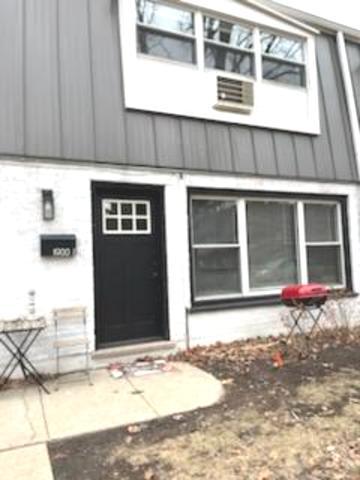 1900 Green Bay Road, Unit J Highland Park, IL 60035 - Photo 3 of 24 a front view of a house