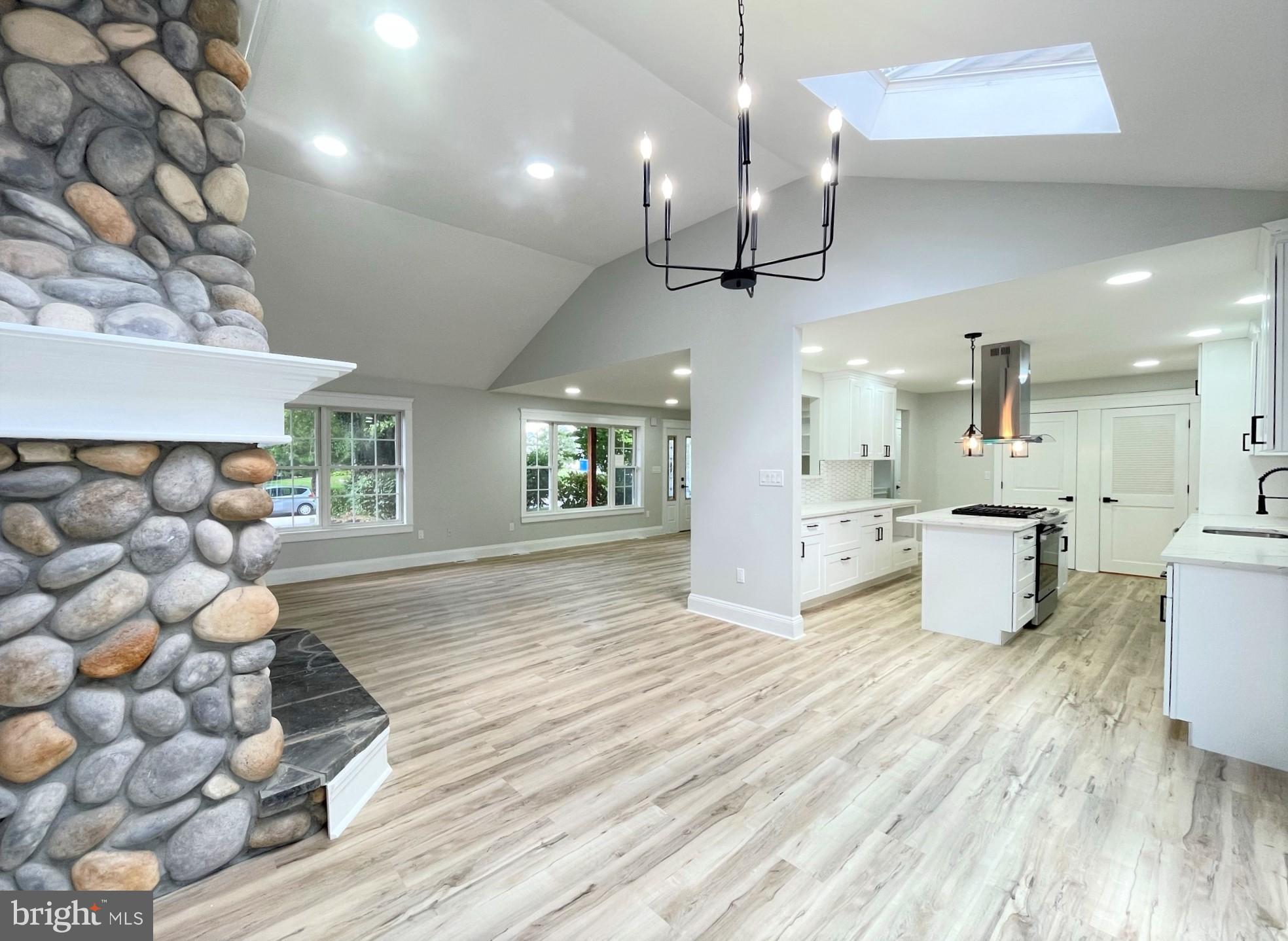 141 Leeward Road Manahawkin, NJ 08050 - Photo 11 of 48 Living / Dining