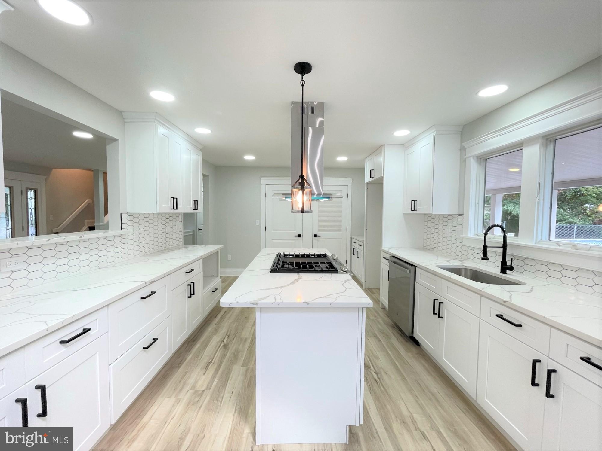 141 Leeward Road Manahawkin, NJ 08050 - Photo 12 of 48 Kitchen