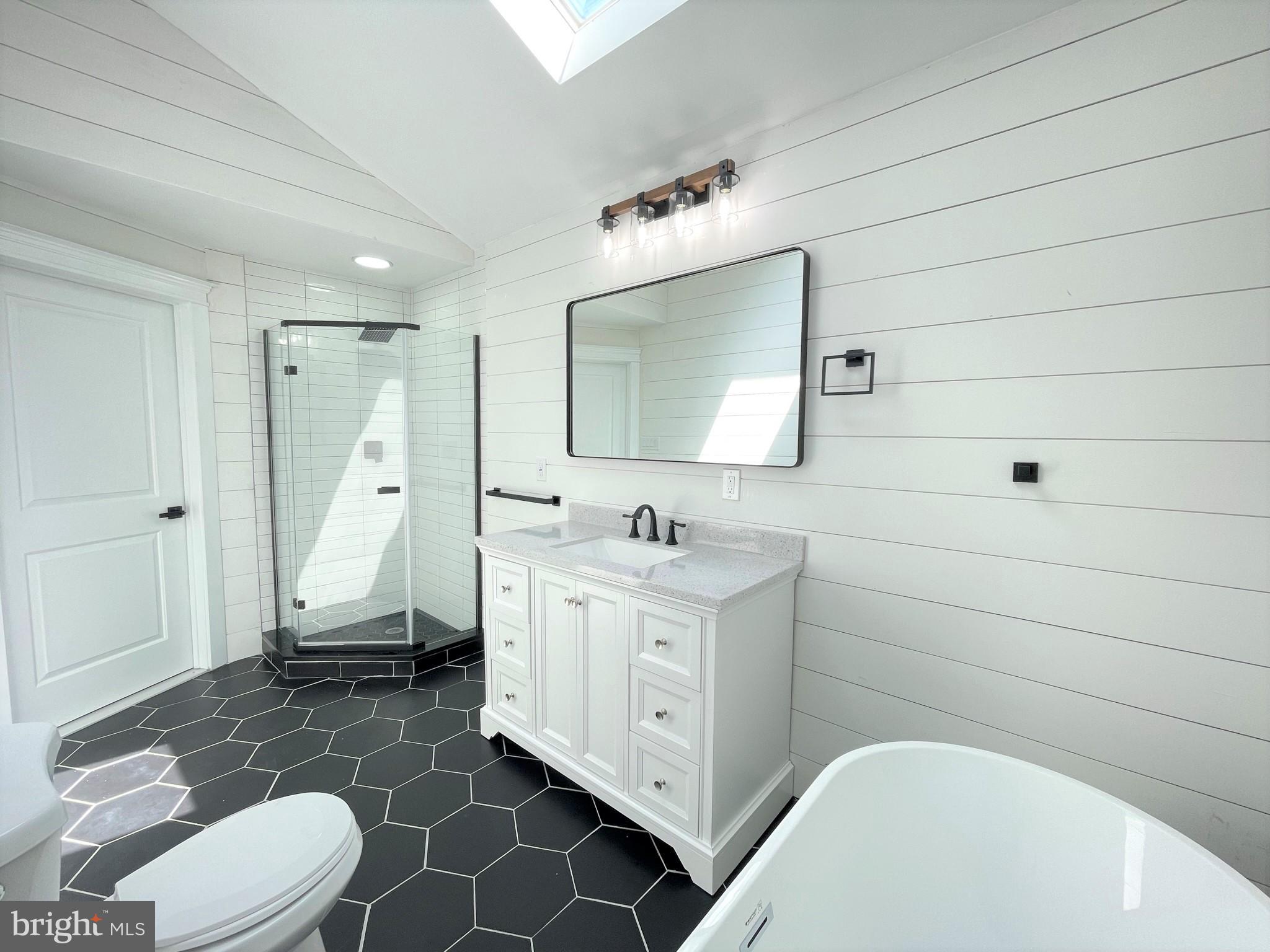 141 Leeward Road Manahawkin, NJ 08050 - Photo 35 of 48 Primary En Suite