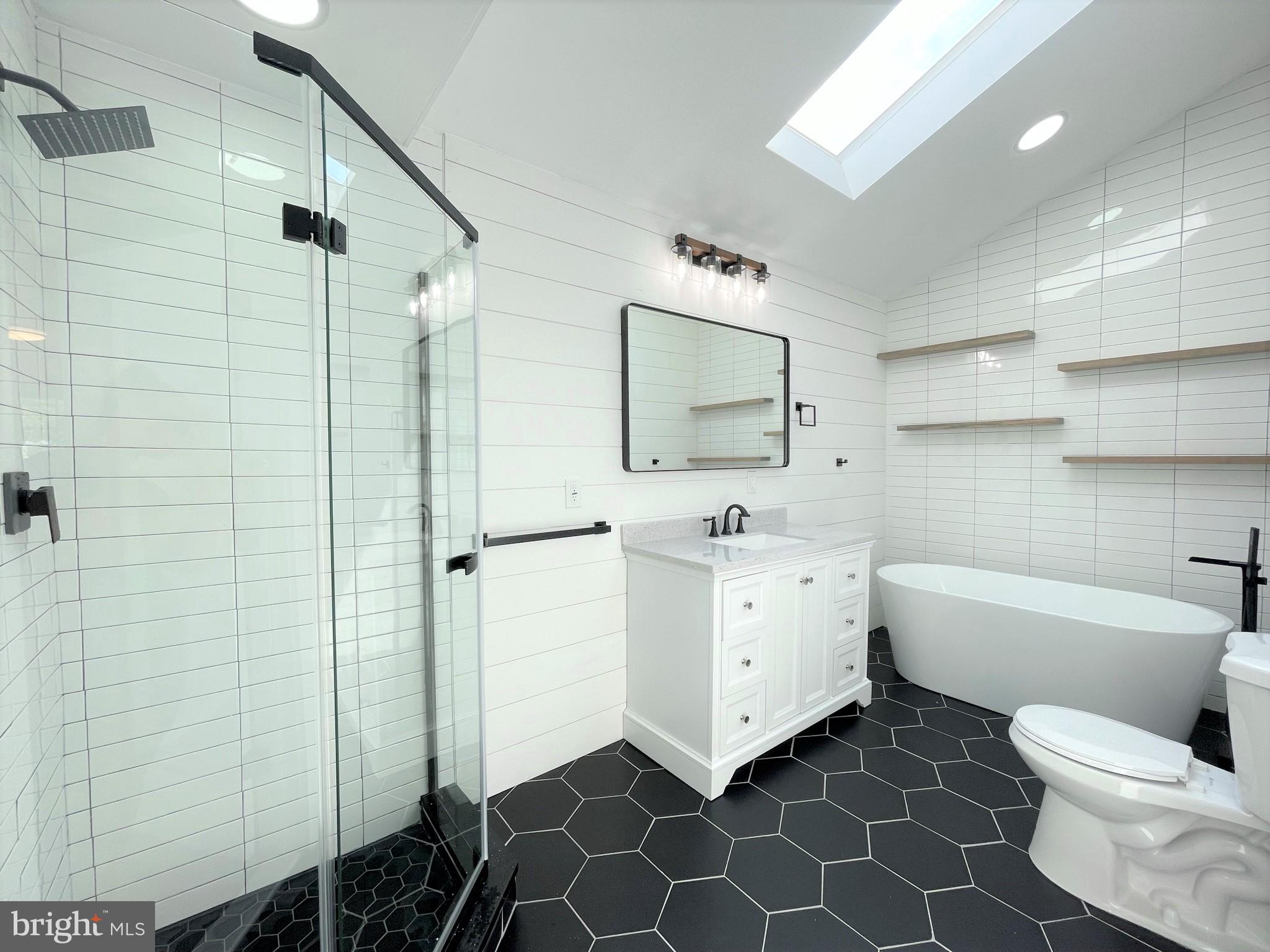 141 Leeward Road Manahawkin, NJ 08050 - Photo 36 of 48 Primary En Suite